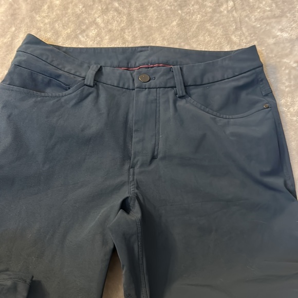Lululemon men’s commission pants in dark blue - Picture 2 of 5
